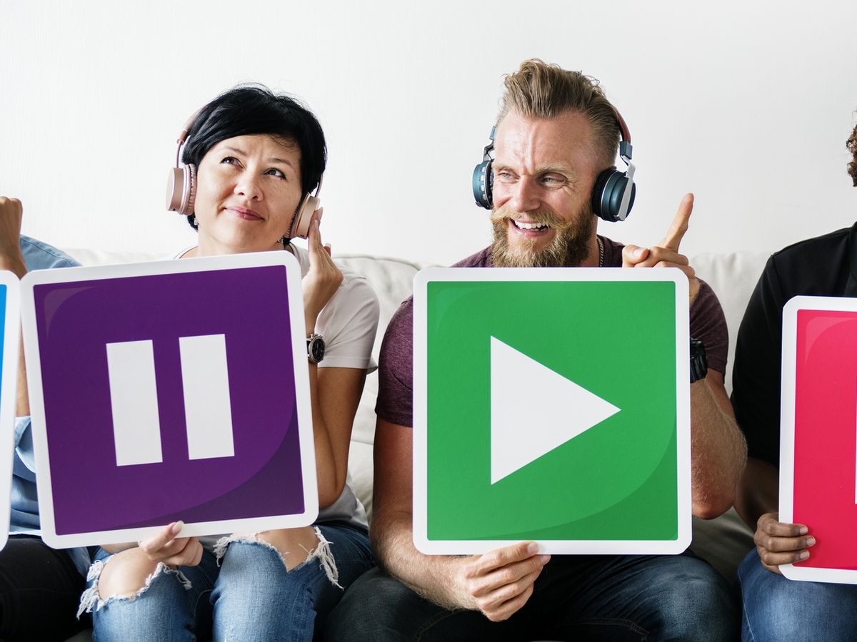 Jak wybrać najlepsze playlisty IPTV do oglądania telewizji online na PrzylotNisku