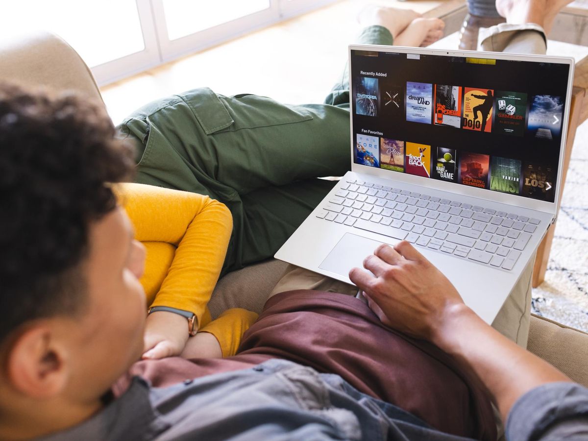 Jak wybrać najlepsze playlisty IPTV do oglądania telewizji na urządzeniach mobilnych i Smart TV