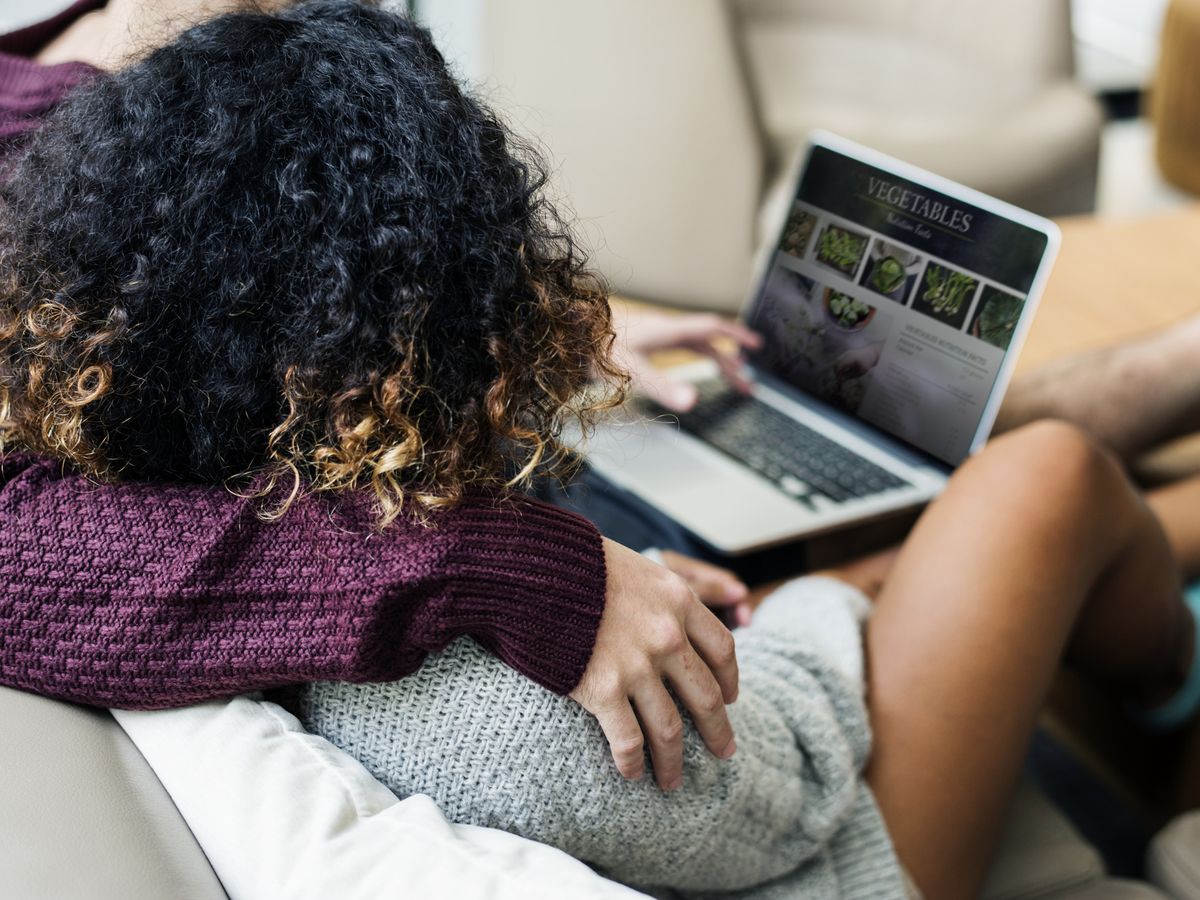 Jak wybrać oprogramowanie do telewizji internetowej i dlaczego warto korzystać z profesjonalnych playlist IPTV