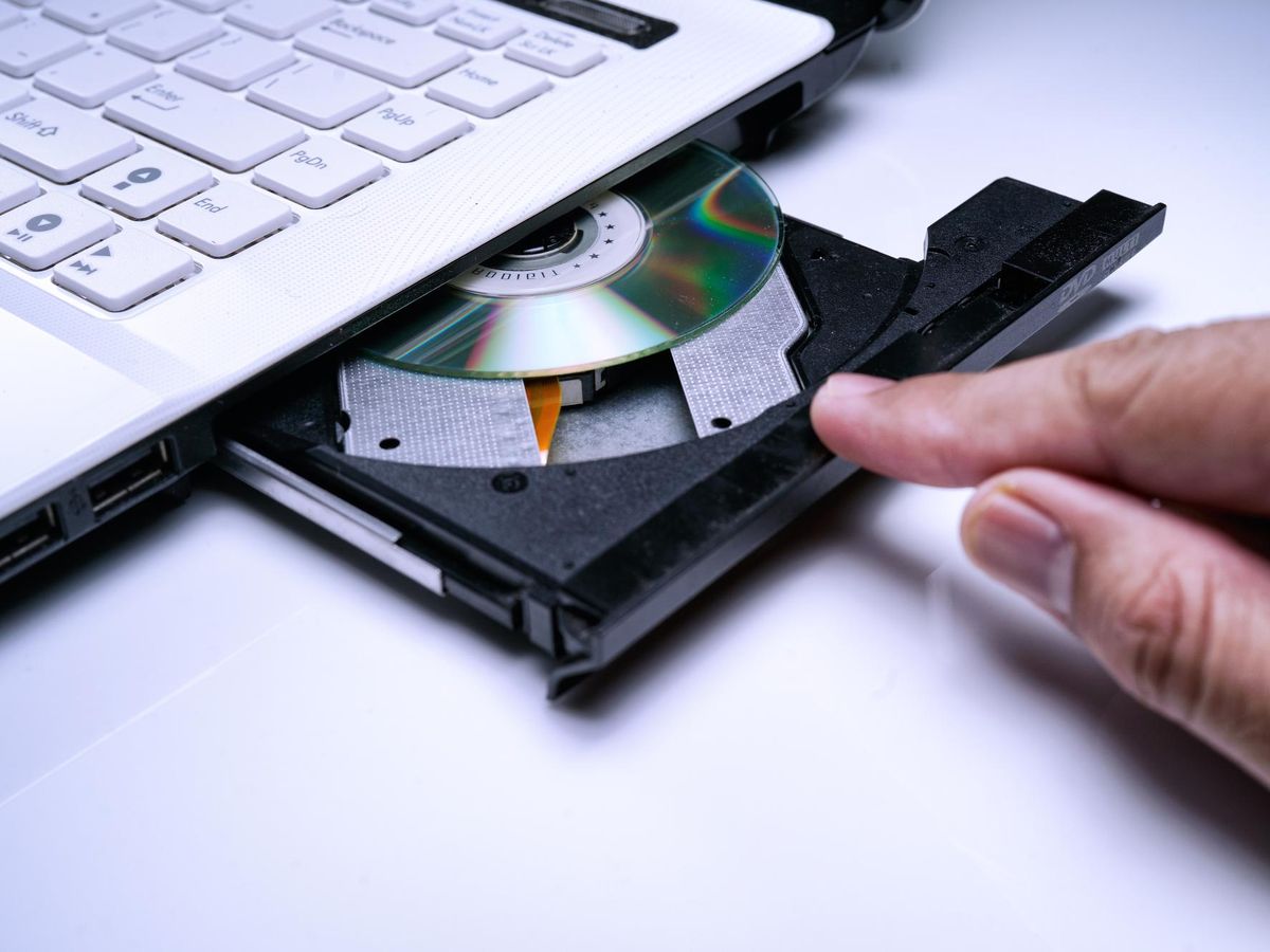 Jak zrobić dysk instalacyjny Windows 10 na USB lub DVD?