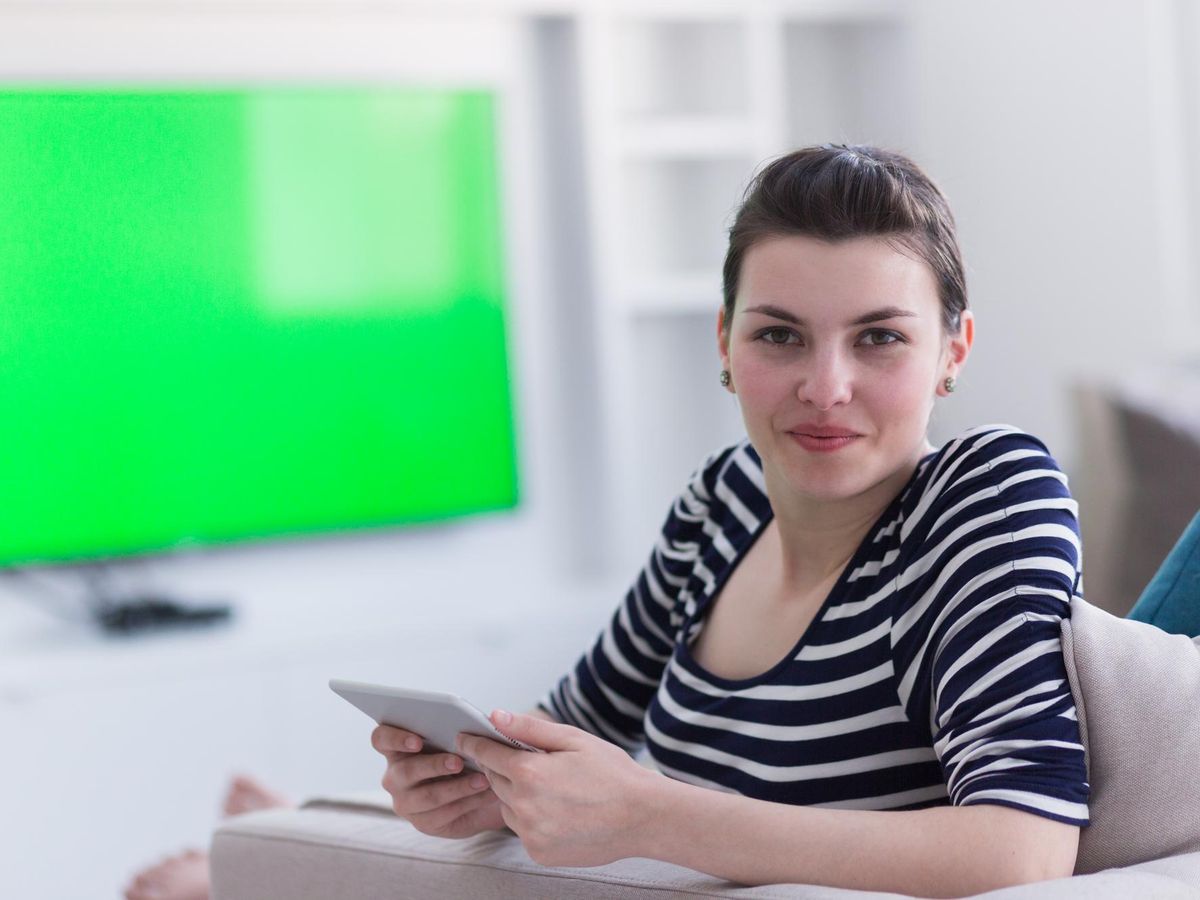 Jak korzystać z IPTV i jakie aplikacje ułatwiają oglądanie telewizji online