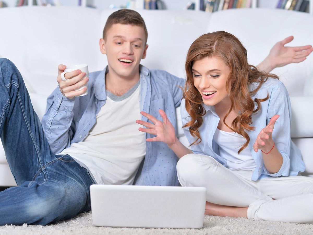 Jak korzystać z IPTV legalnie i wygodnie do oglądania kanałów telewizyjnych przez internet