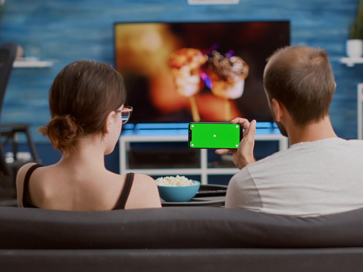 Jak korzystać z serwisów IPTV by oglądać programy bez przerw i reklam