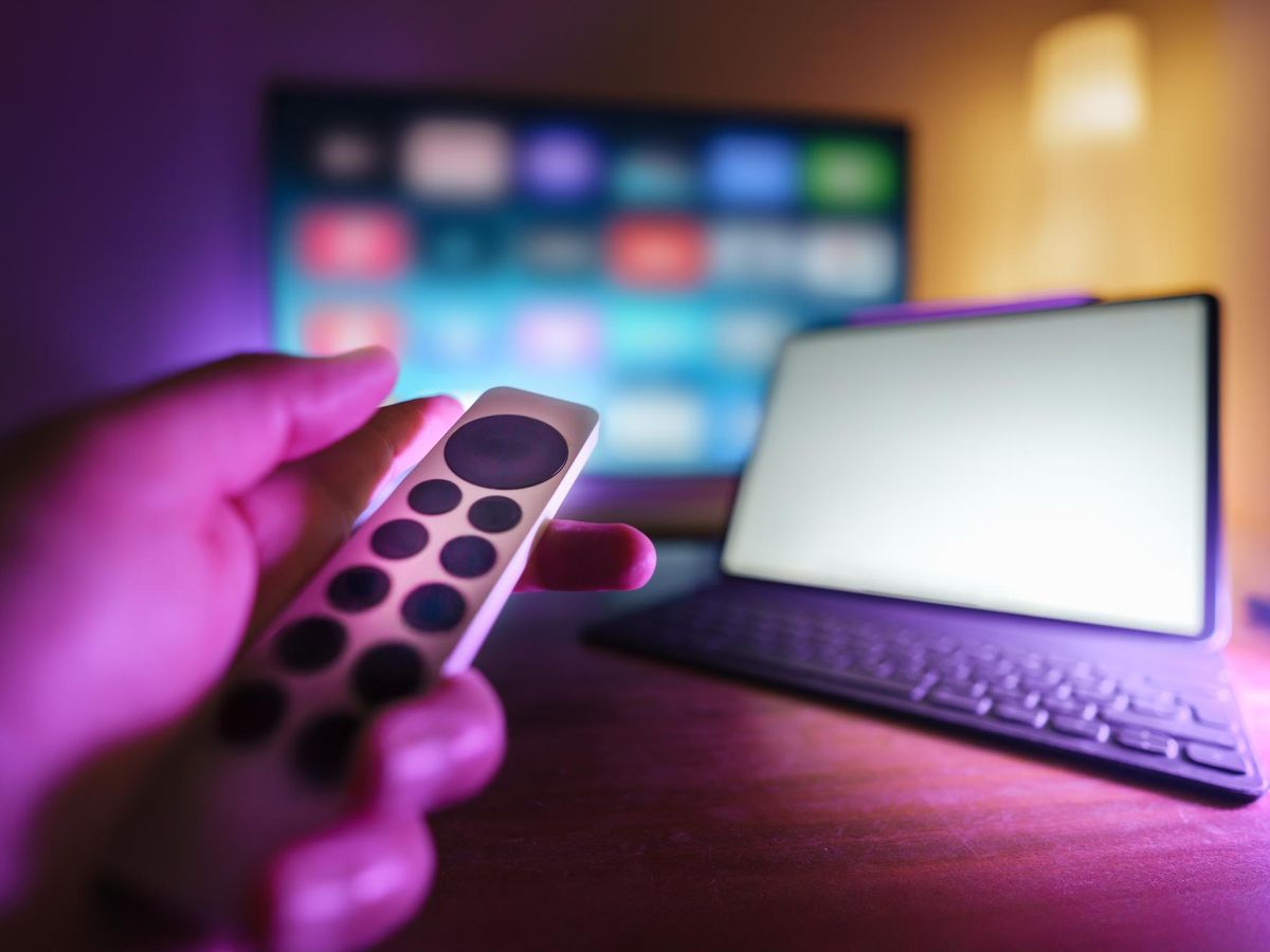 Jak korzystać z serwisów IPTV do oglądania telewizji przez internet