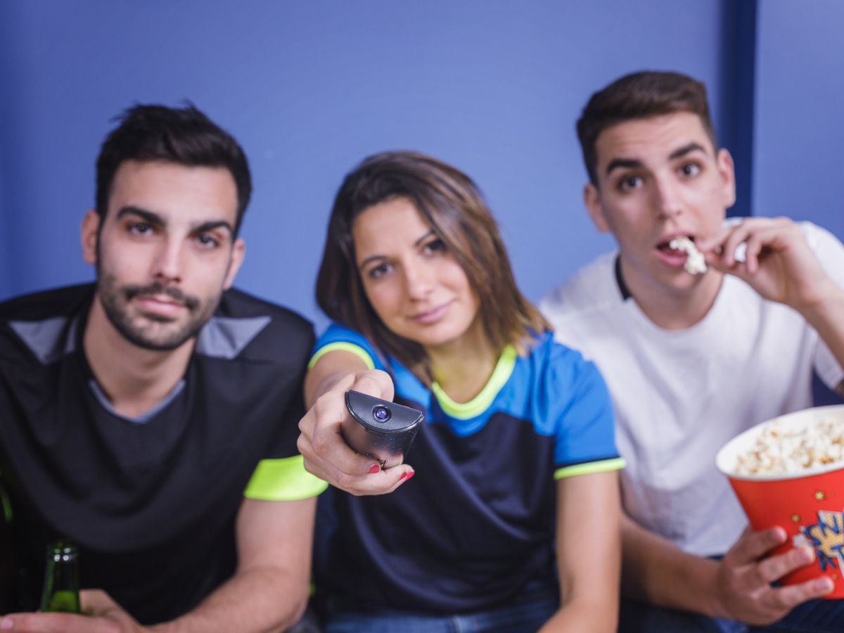 Jak wybrać serwis do oglądania telewizji przez internet na przykładzie platform IPTV