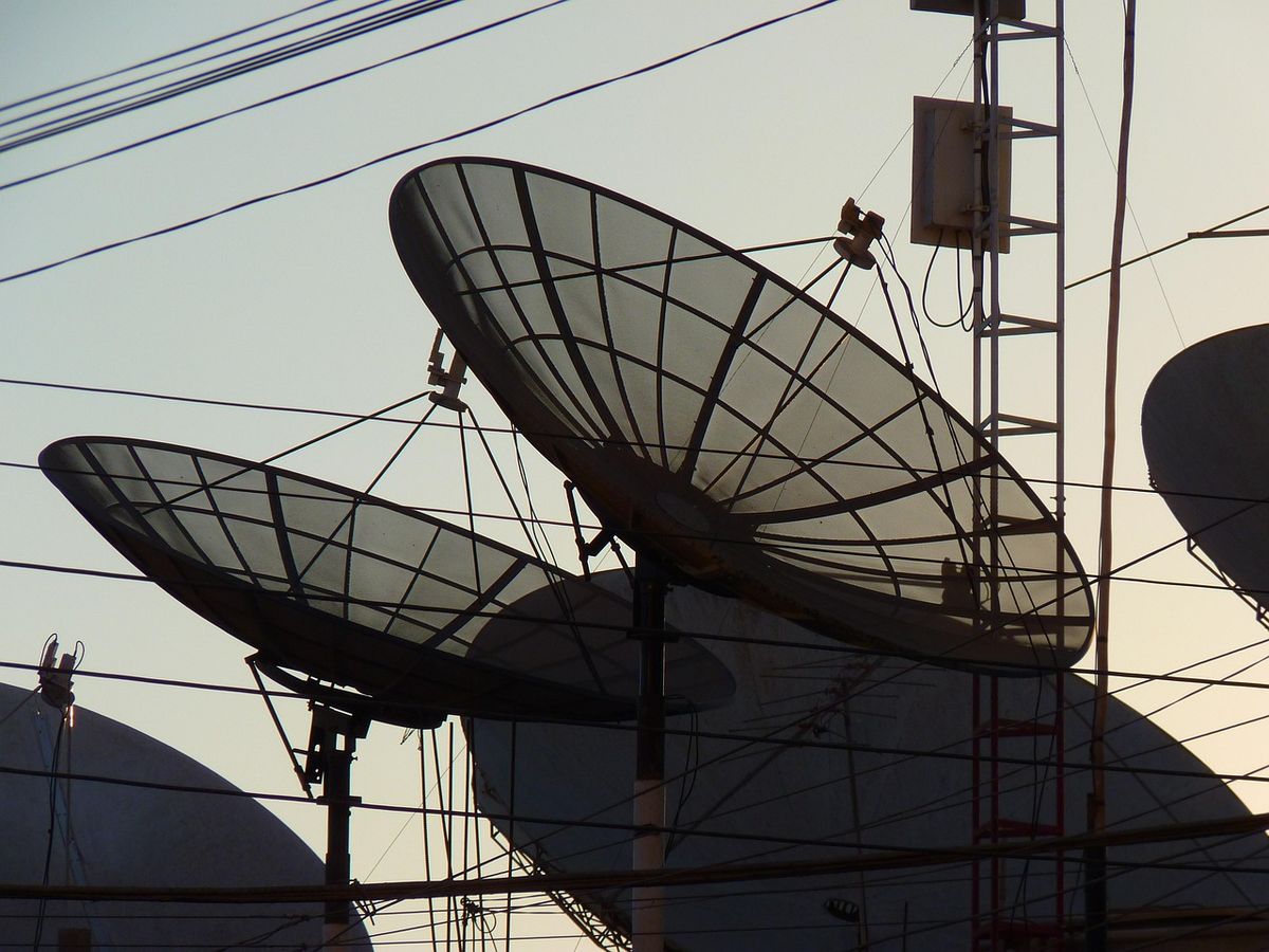 Jak oglądać telewizję internetową legalnie i wygodnie dzięki serwisom IPTV