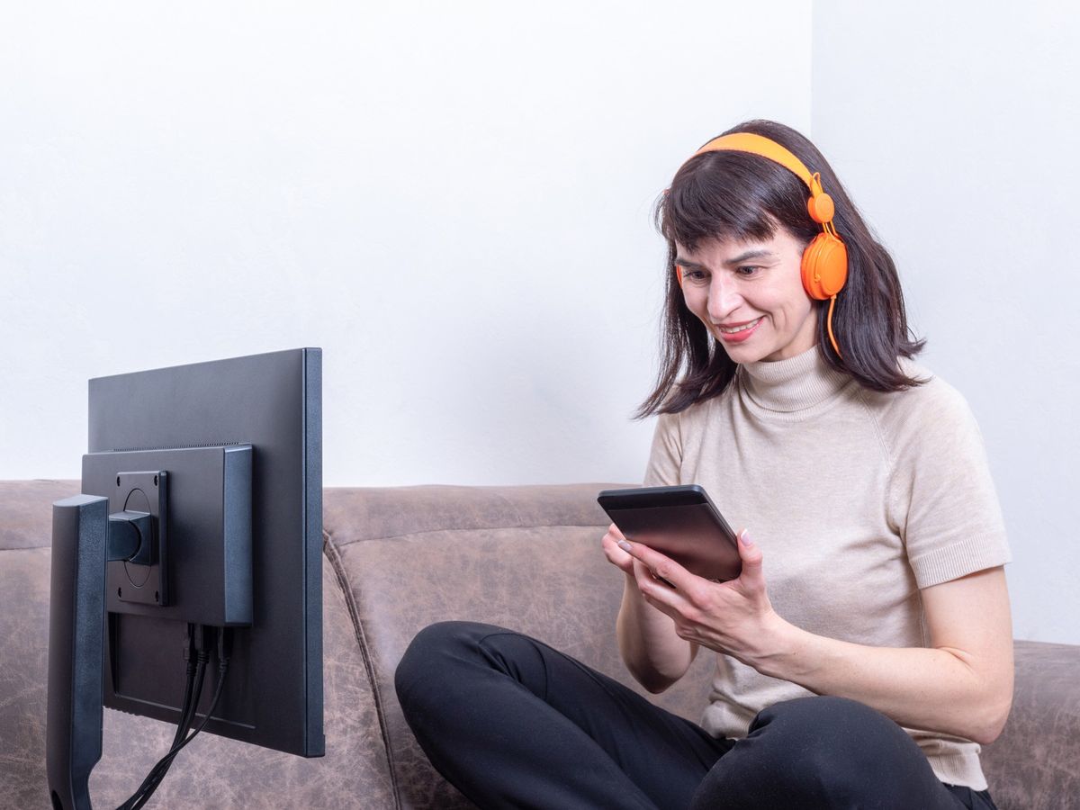 Jak wybrać playlistę IPTV do telewizji internetowej na komputerze i smartfonie