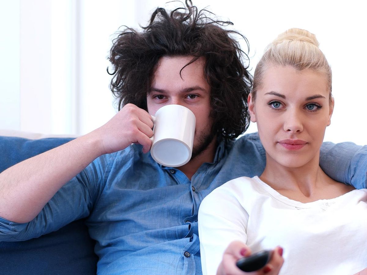 Jak oglądać telewizję internetową legalnie i wygodnie dzięki serwisom IPTV